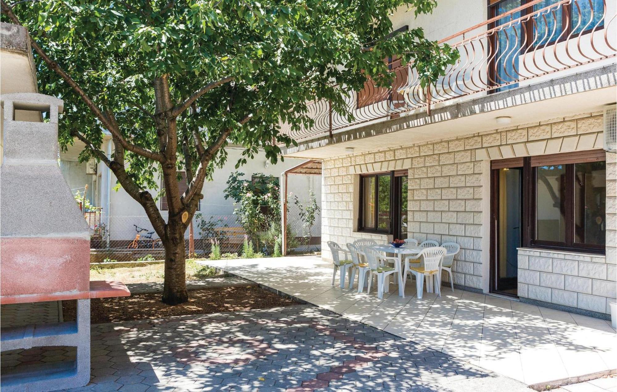 3 Bedroom Gorgeous Apartment In Trogir Eksteriør bilde