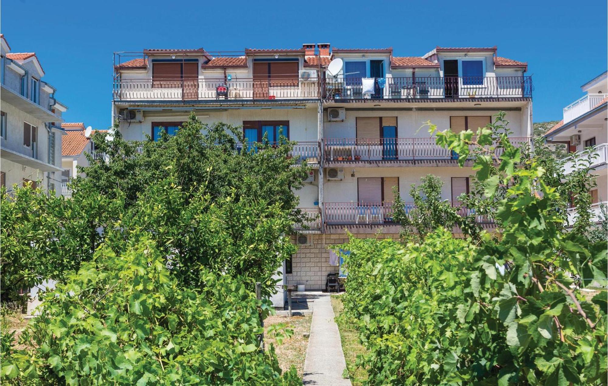3 Bedroom Gorgeous Apartment In Trogir Eksteriør bilde