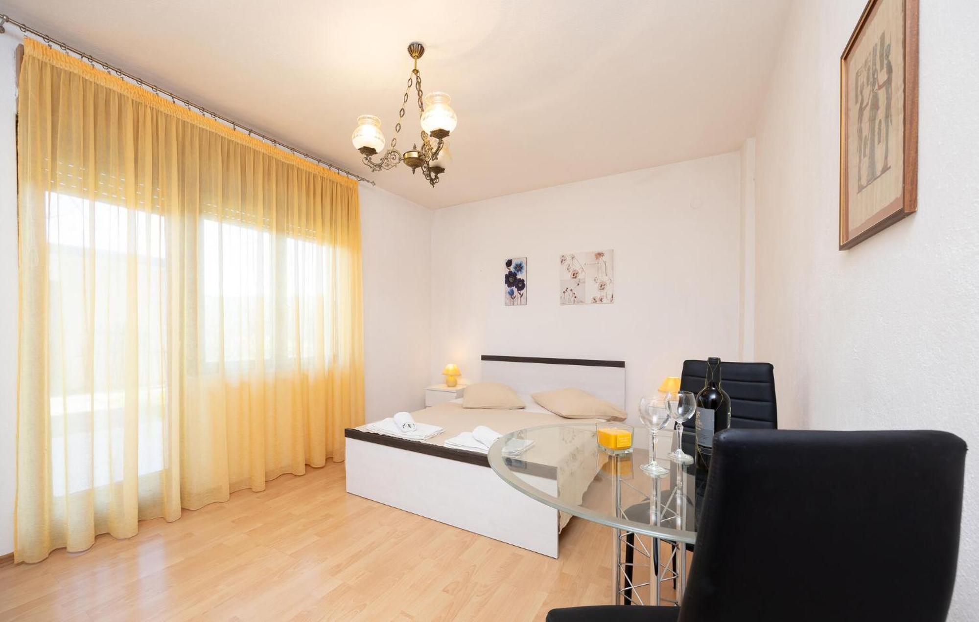 3 Bedroom Gorgeous Apartment In Trogir Eksteriør bilde